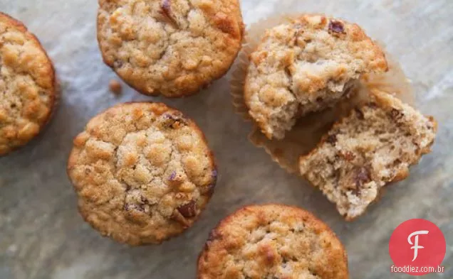Muffins de aveia com passas, tâmaras e nozes