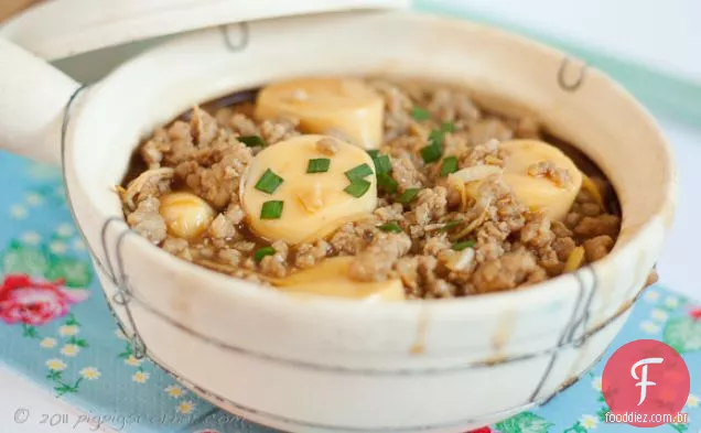 Tofu japonês com cogumelo Enoki e carne de porco picada