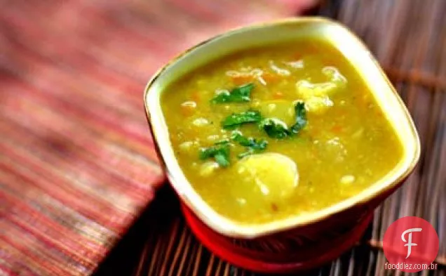 Sopa de batata e vegetais com curry