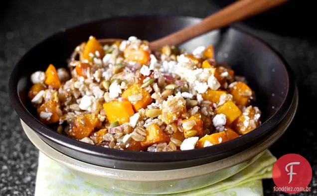 Salada De Butternut Com Farro, Pepitas E Salata De Ricota