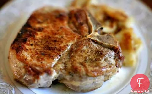 Costeletas de porco perfeitas da mãe