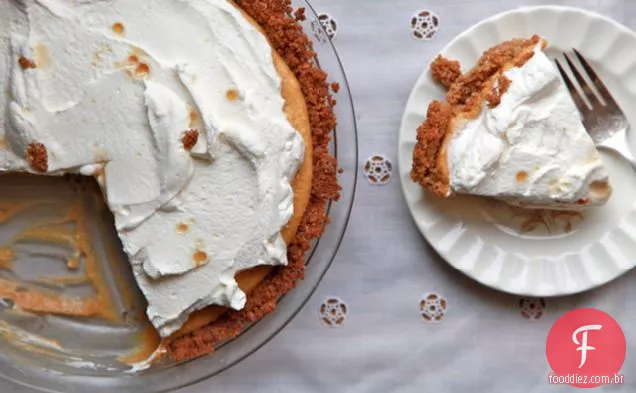 Quase não assar torta de Creme De Abóbora Com Chantilly de bordo