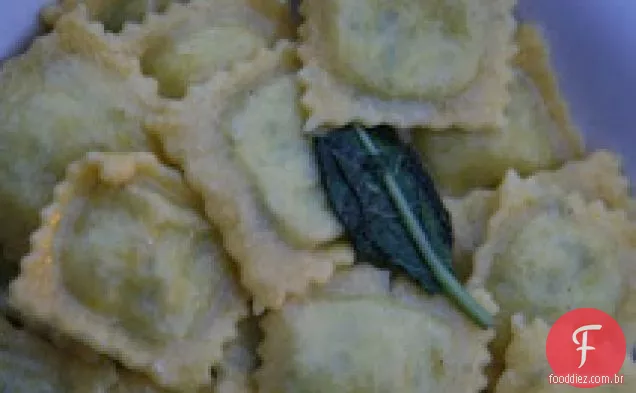 Ravioli Recheado Com Abóbora Com Manteiga E Sálvia