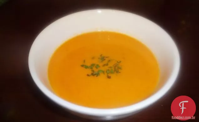 Sopa De Cenoura Com Pimentão Vermelho