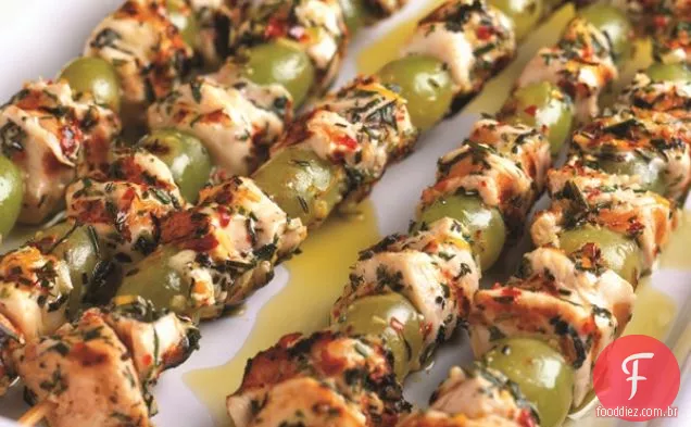 Frango Mediterrâneo grelhado (ou Tofu) e espetos de Uva