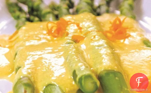 Espargos com molho holandês vegano