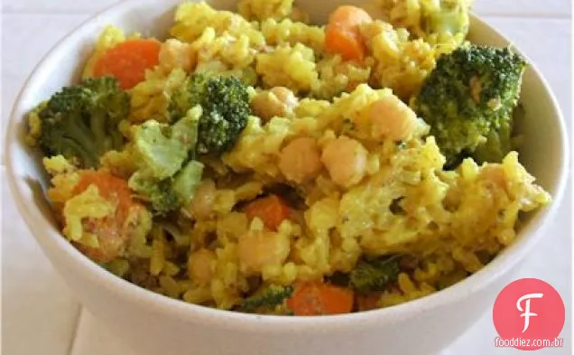 Arroz com legumes, algas e brotos