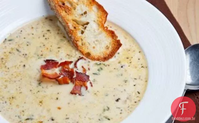 Couve-flor assada e sopa de Cheddar branca envelhecida
