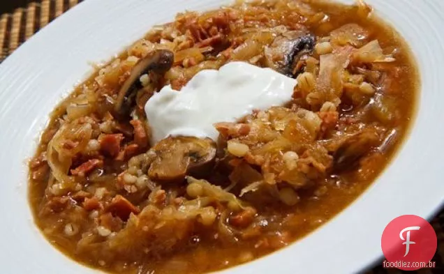Sopa de chucrute de presunto e cogumelo