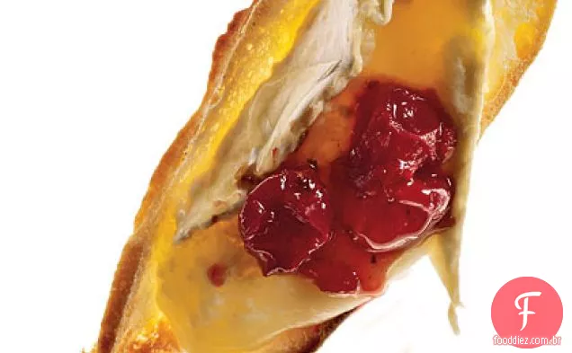 Brie Cozido Com Chutney Cran-Maçã