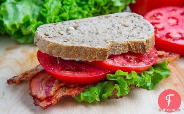 BLT (alface Bacon e Sanduíche de tomate)