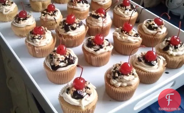 Vegan Banana Split Cupcakes