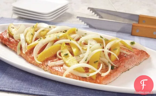 Salmão com manga, gengibre e cebola Vidalia