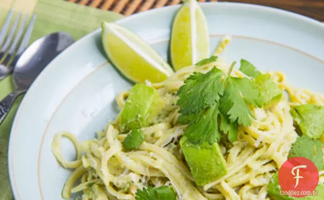 Abacate e queijo de cabra macarrão Alfredo