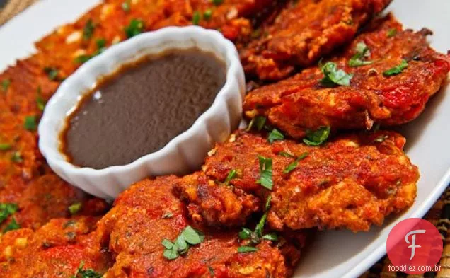 Pimenta vermelha assada e bolinhos de Feta