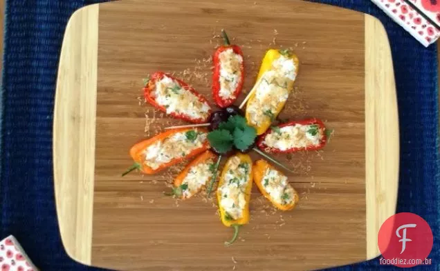Mini pimentas recheadas com arroz de coco