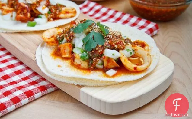 Tacos Calamari com salsa Naranja