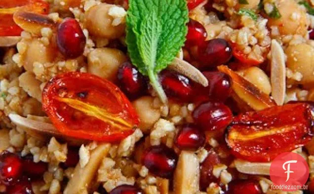 Romã e tomate assado salada Bulgur