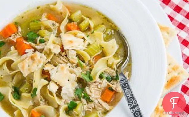 Sopa De Macarrão De Galinha