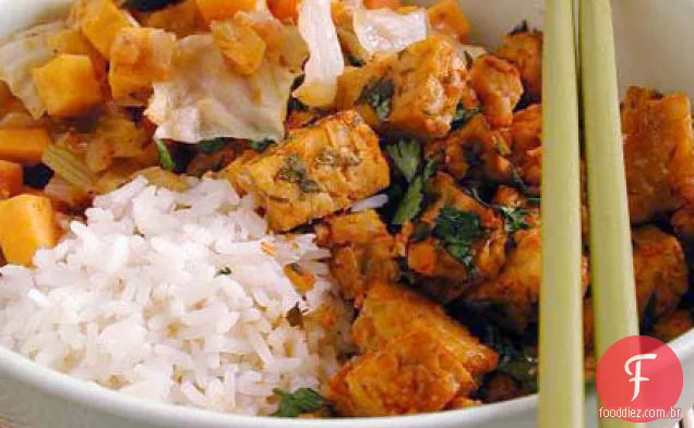 Tagine vegetal com tempeh cozido