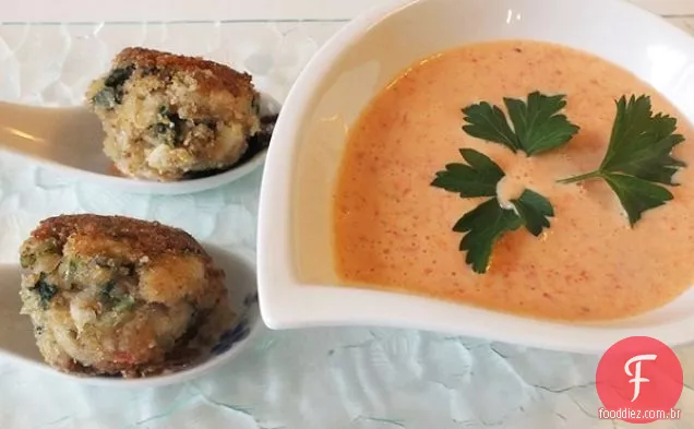 Croquetes de salmão e batata com molho Romesco cremoso