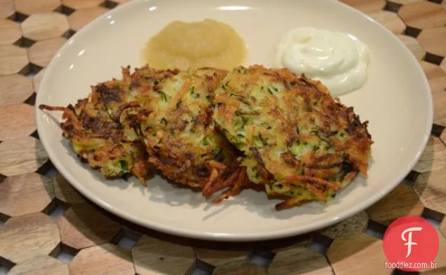 Latkes de abobrinha e batata
