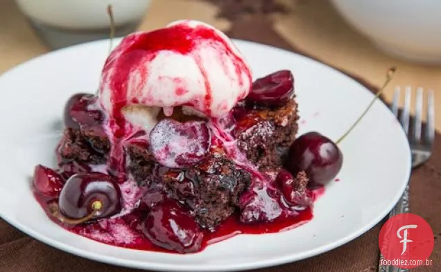 Brownie Sundaes De Chocolate Escuro Com Cereja Assada