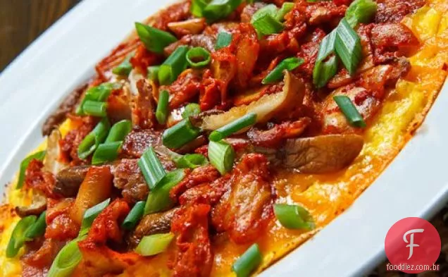 Kimchi, bacon e omelete de cogumelos Shiitake