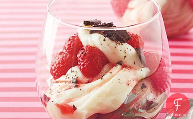 Pudim de chocolate branco e escuro Parfaits