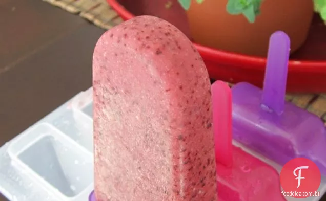 Picolés De Mirtilo Com Baixo Teor De Gordura