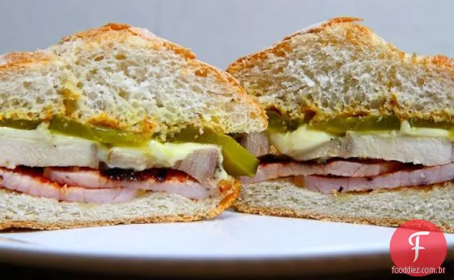 Sanduíche de porco assado e bacon de Peameal