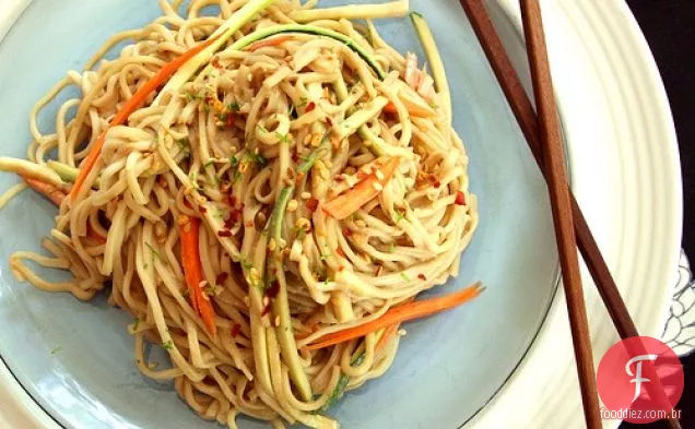 Salada De Macarrão De Gergelim Soba Gelada
