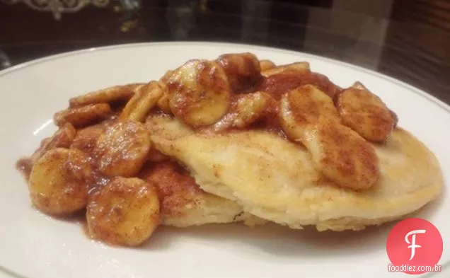 Panquecas veganas com xarope de canela e Banana