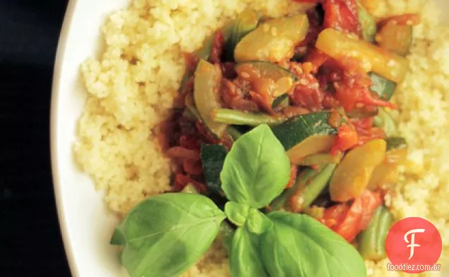 Cuscuz, Pimentão Vermelho E Courgettes