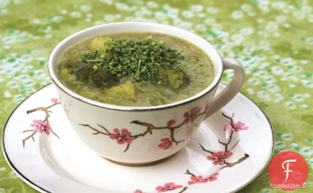 Sopa de abobrinha e erva-doce