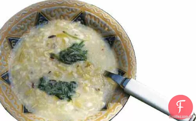 Sopa de aipo e arroz com capim-limão