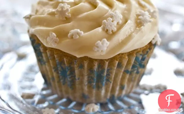 Cupcakes de baunilha sem glúten com cobertura vegana de Creme De Manteiga