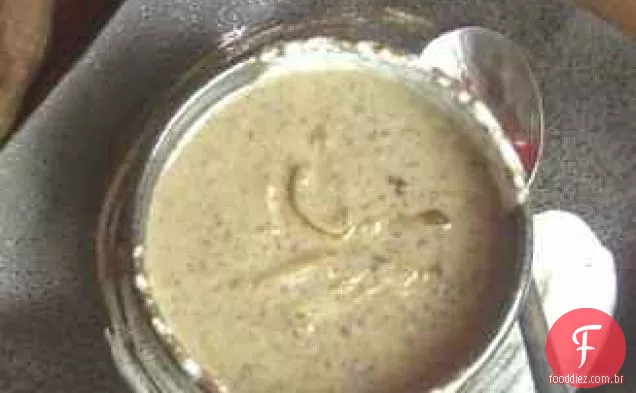 Sopa de cogumelos e leite de coco