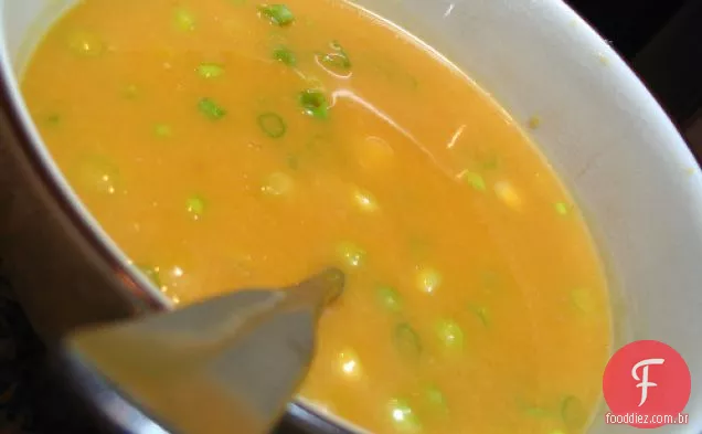 Sopa de grão de bico para os amantes do Hummus