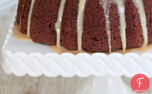Bolo Bundt de manteiga de amendoim de Chocolate com cobertura de manteiga de amendoim doce
