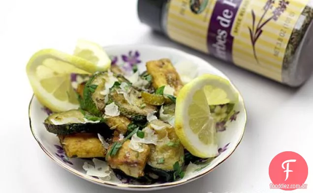 Abobrinha Com Parmesão E Croutons
