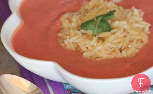 Sopa de tomate magro com queijo Orzo