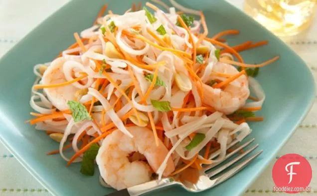 Salada fresca do camarão e da Cenoura com molho de salada Tailandês rápido