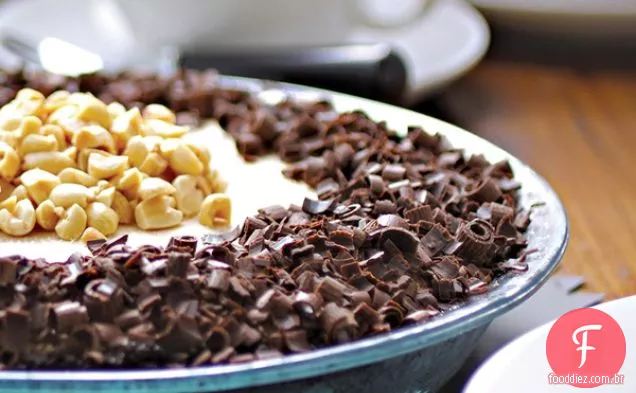 Torta Do Congelador Da Manteiga De Amendoim Da Preto-Parte Inferior