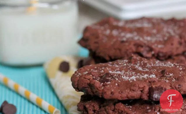 Biscoitos De Pedaços De Chocolate Duplo Salgados Com Manteiga Marrom
