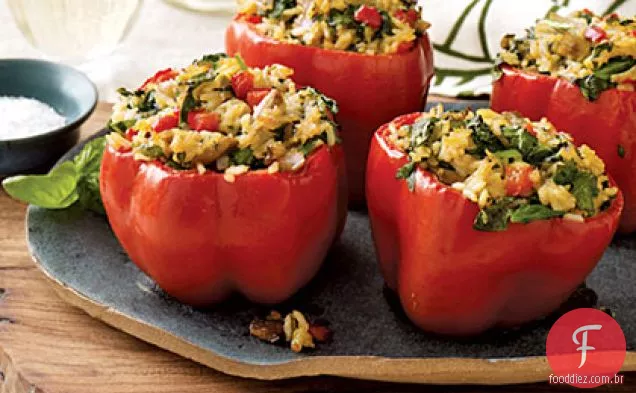 Pimentas recheadas com arroz de Curry tailandês e cogumelos
