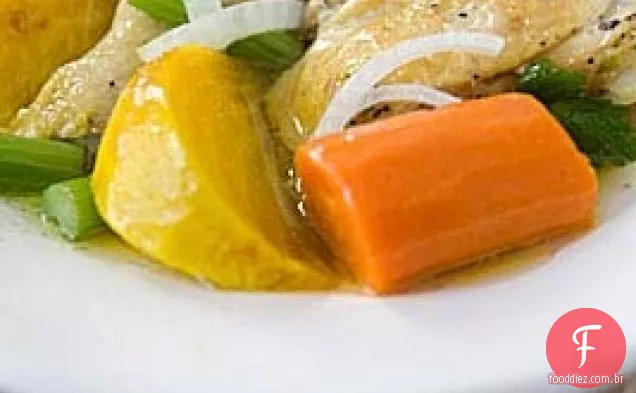 Frango e legumes de uma panela