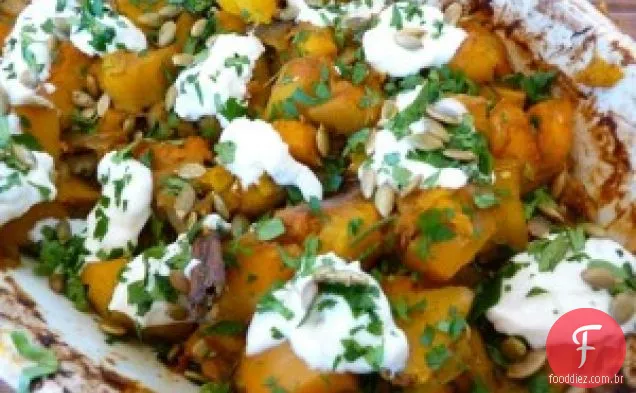 Abóbora Assada Com Especiarias Indianas, Iogurte E Sementes