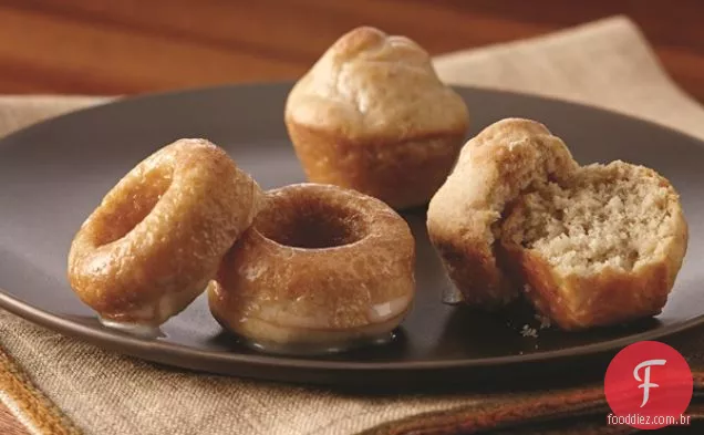 Mini rosquinhas assadas com esmalte de baunilha, bordo ou Mocha