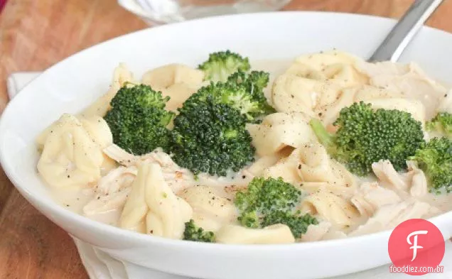 Tortellini Cremoso Da Galinha De Chipotle Do Fogão Lento